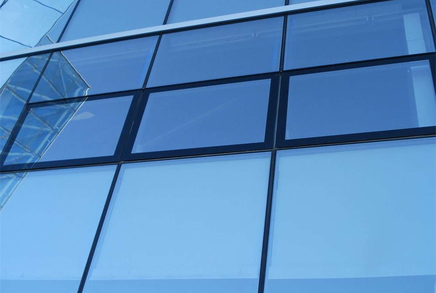 A Guide to Selecting the Right  Tempered & Low-E Glass
